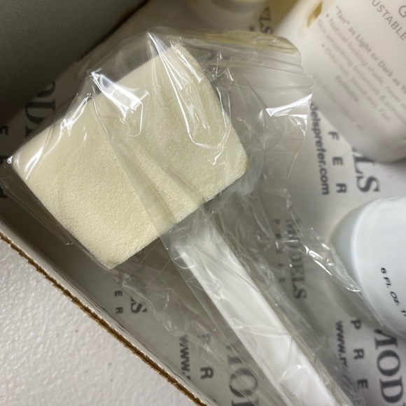 Models Prefer Tanning System Kit - Picture 6 of 6